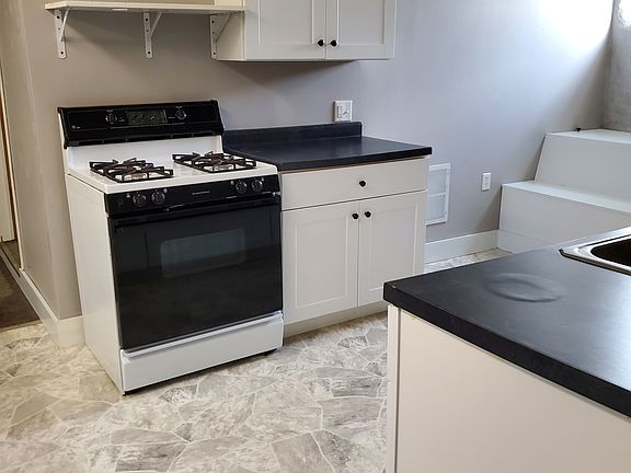 3rd image of 701 W Howard St