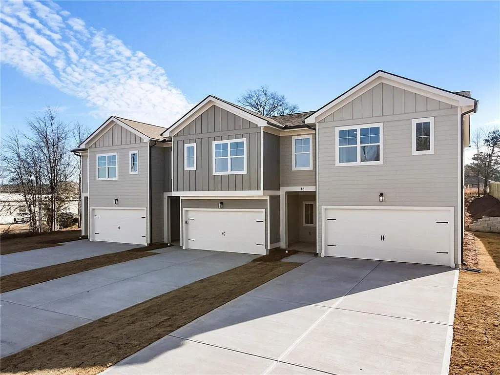 3 bed, 2.5 bath, 1672 sqft, $2,200 — Photo 3