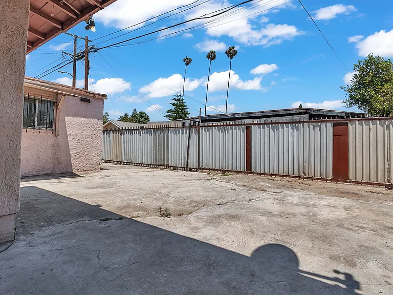 6110 Makee Ave — Photo 17