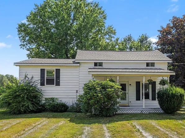17 4th St, Plainwell, MI 49080
