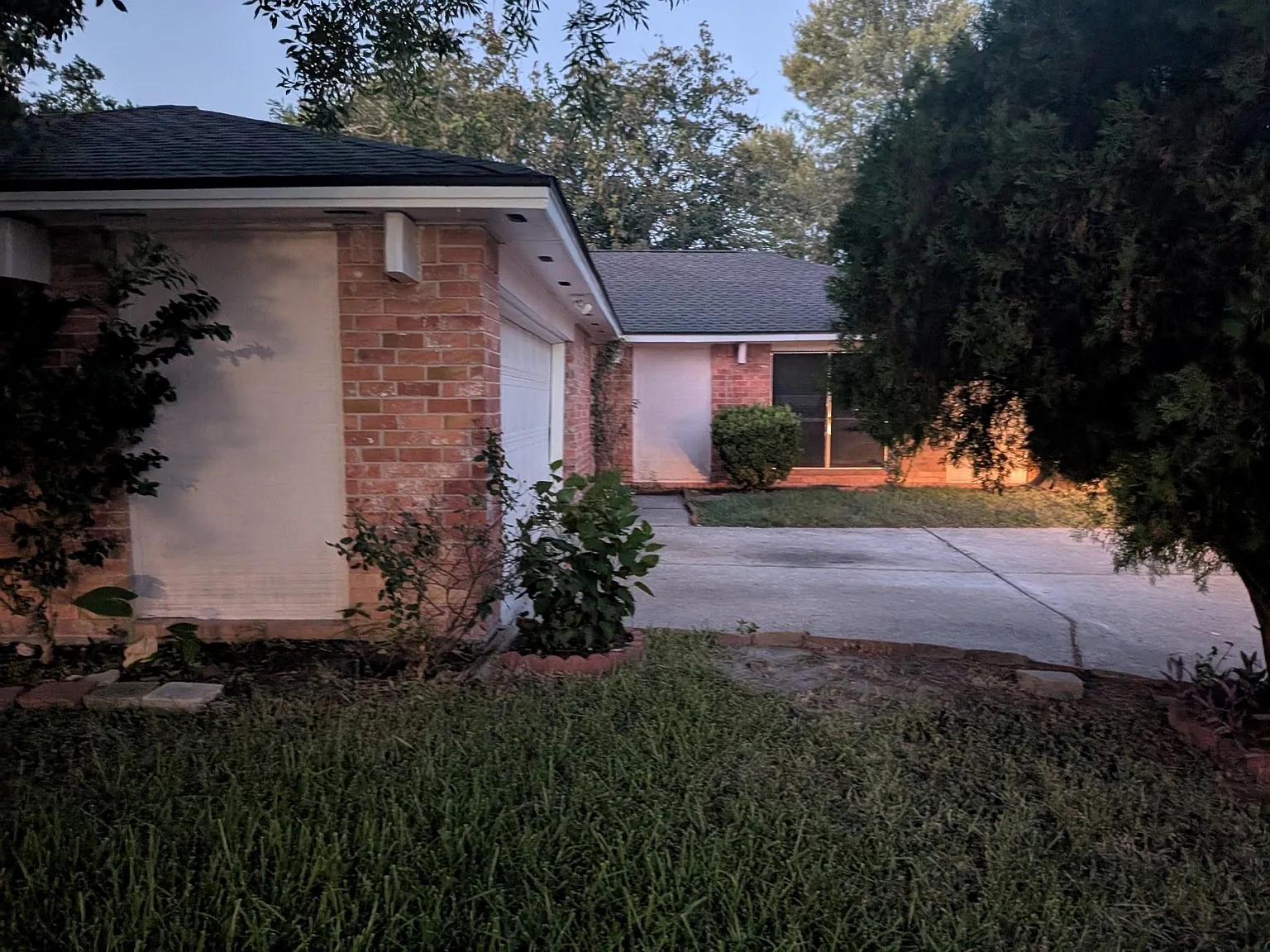 3 bed, 2.0 bath, 1377 sqft, $1,850 — Photo 2