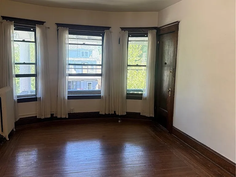 37 Inwood Pl — Photo 2
