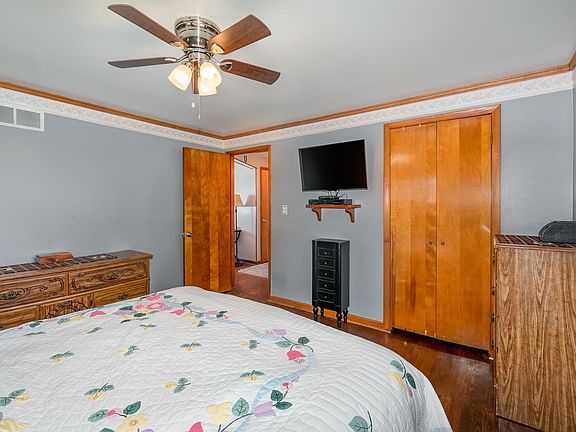 3rd image of 510 Edgar Ct