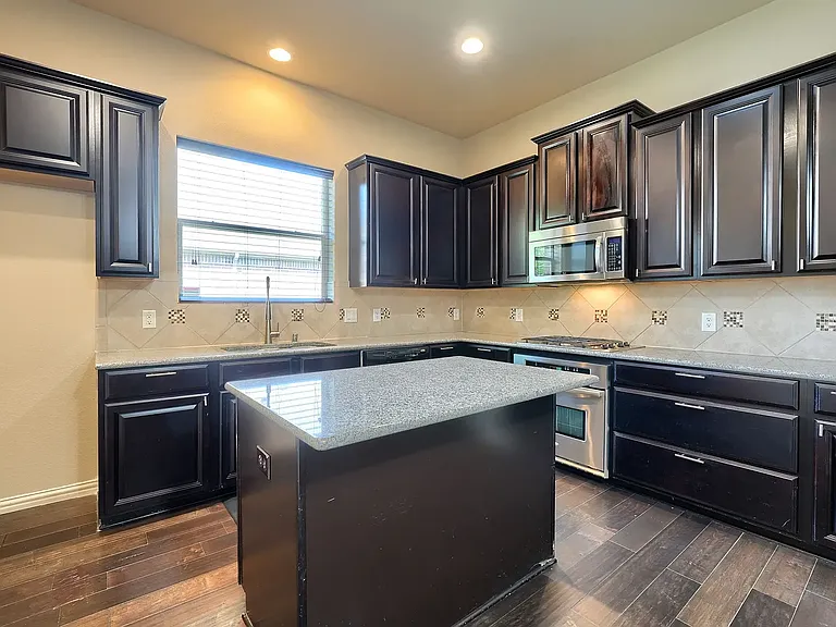 12372 Payne St — Photo 12