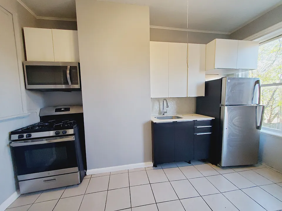 218 Bowers St #3L