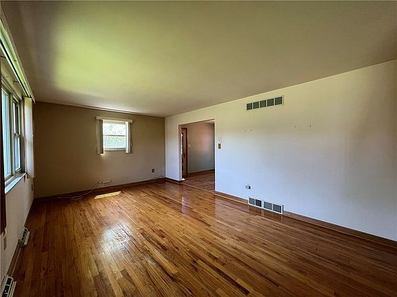 4th image of 131 Linhurst Ave