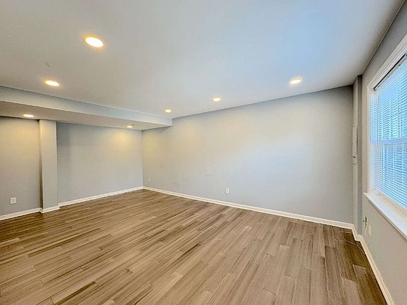 3rd image of 9819 Hagel Cir