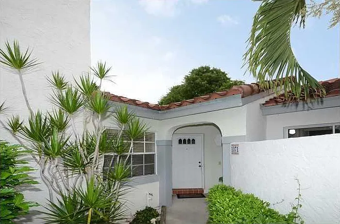 1371 Cottonwood Cir — Photo 2