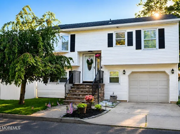 11 Grove Street, Middletown, NJ 07748