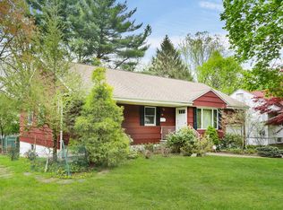 46 Fellswood Dr, Livingston, NJ 07039