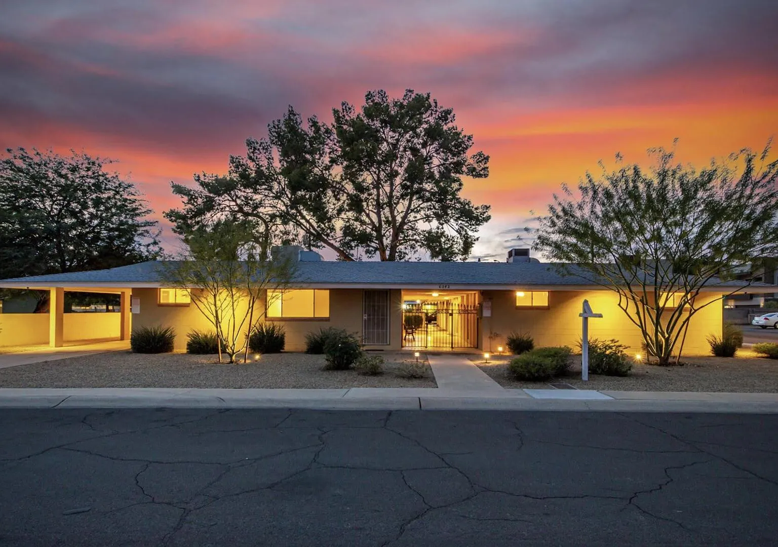 2 bed, 1.0 bath, 907 sqft, $1,450 — Photo 1
