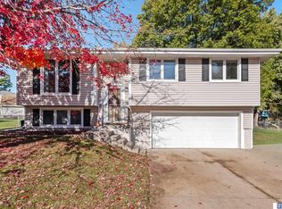 6215 NW 5th St, Lincoln, NE 68521