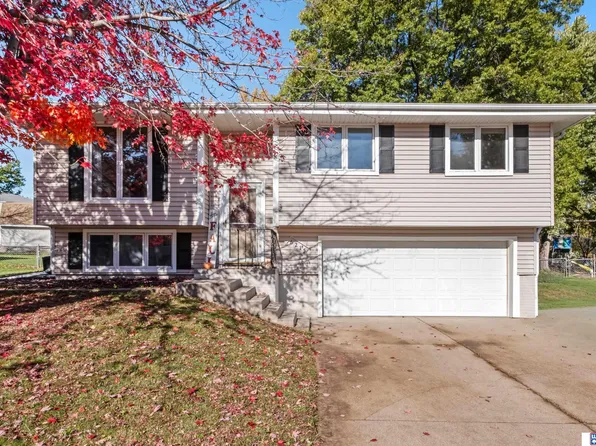 6215 NW 5th St, Lincoln, NE 68521