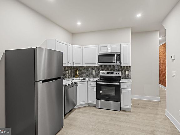 3rd image of 521 W Westmoreland St