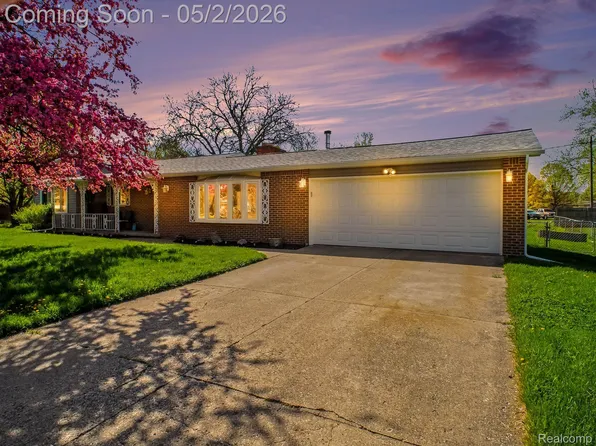 4488 Thorntree Dr, Burton, MI 48509