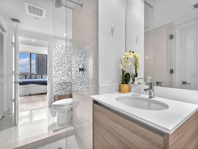 121 NE 34th St #905 — Photo 9