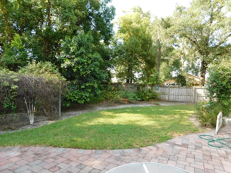 565 E Jessup Ave — Photo 17