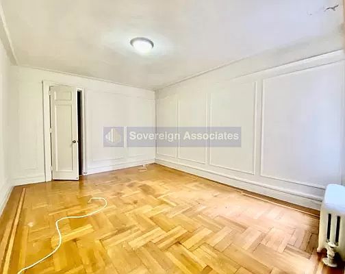 4th image of 652 W 163rd St #211