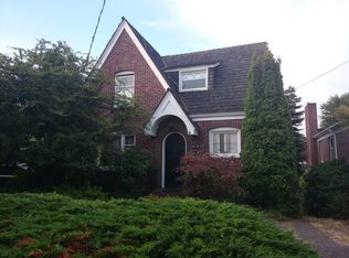 519 Howe St, Seattle, WA 98109