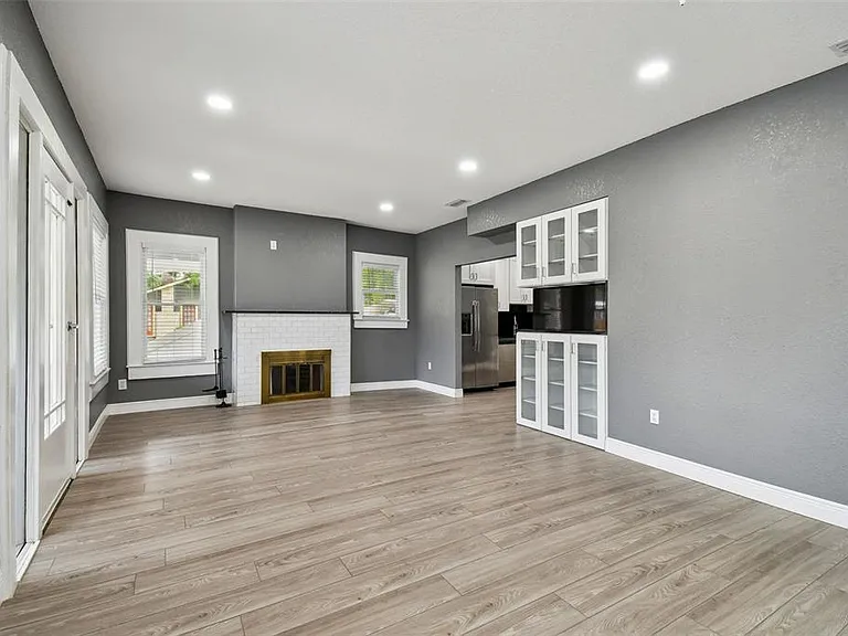 6810 N Navin Ave — Photo 12