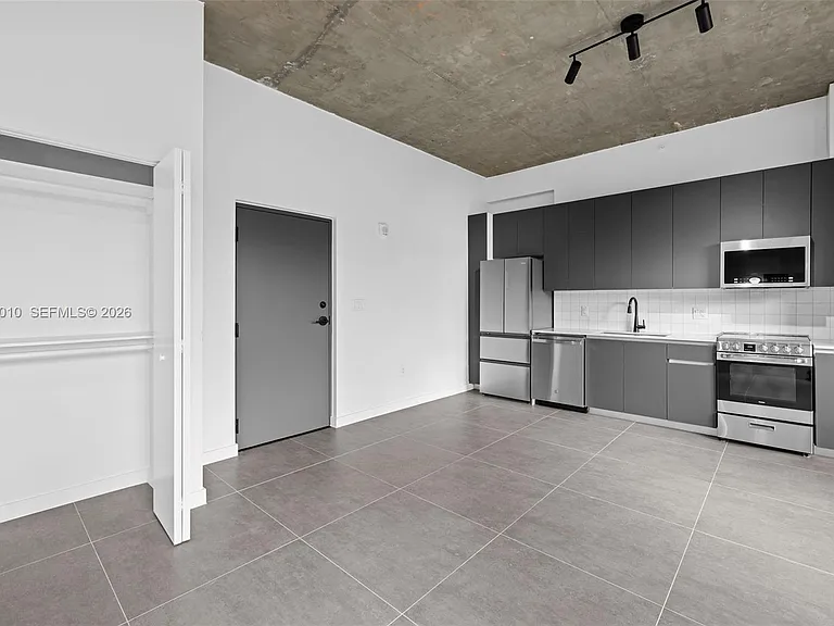 315 NW 32nd St #307 — Photo 12