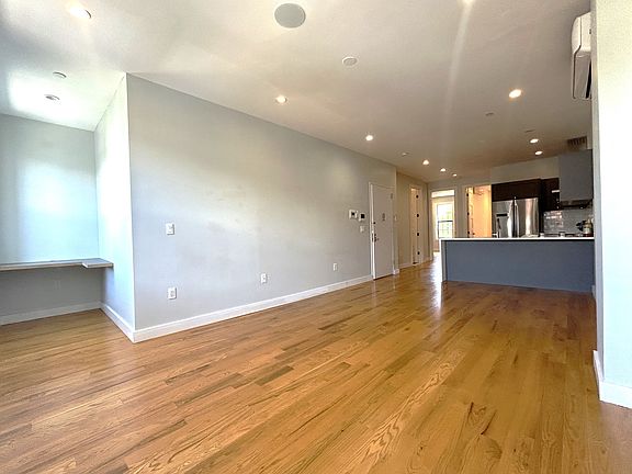 3rd image of 218 Quincy St APT 3