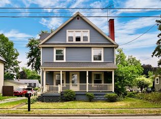 300 W Maple St, Hartville, OH 44632