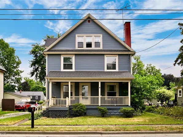 300 W Maple St, Hartville, OH 44632