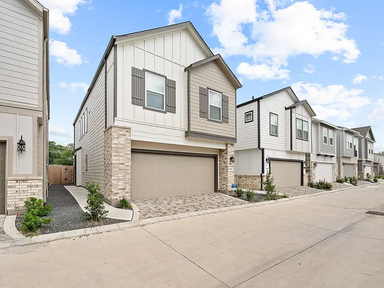 3115 Skyrock Dr — Photo 1