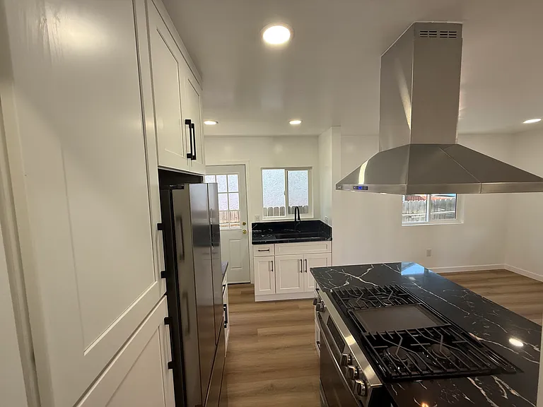 1082 Lewis Ave #A — Photo 9