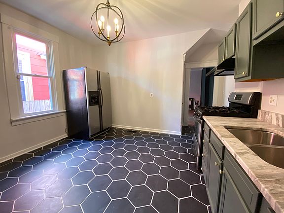 4th image of 1287 E Mound St