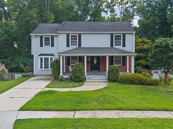 4th image of 1023 Breezewick Rd