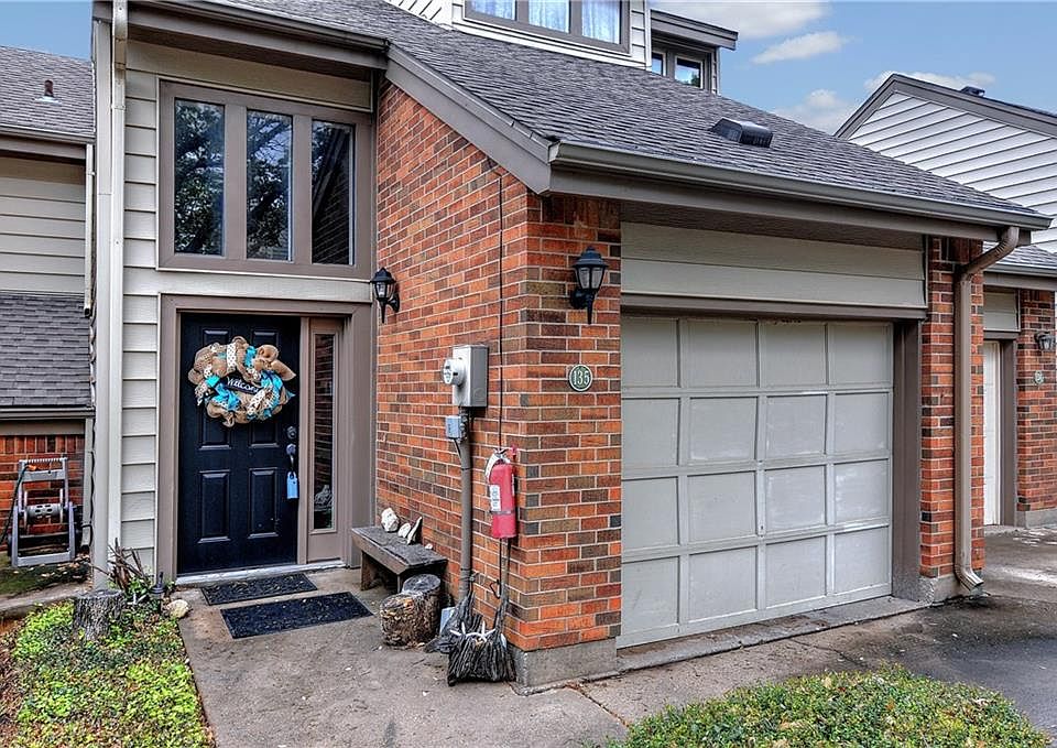1st image of 135 Summer Place Cir