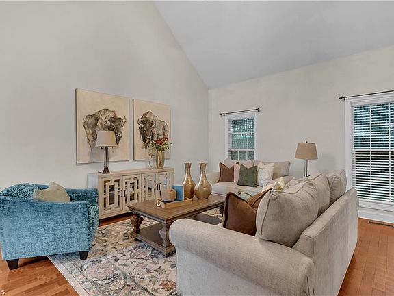 3rd image of 110 Deerfield Pl