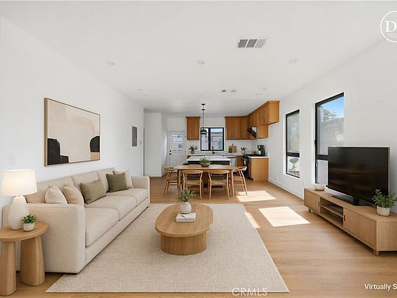 3rd image of 10158 Regent St