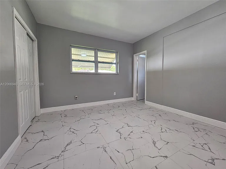 1929 NE 176th St — Photo 5