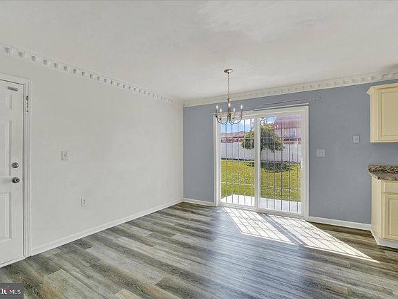 5th image of 80 Jewel Dr