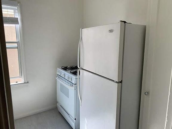 4th image of 270 Corona Ave #3