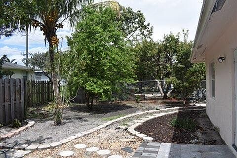 4th image of 465 NW 20th Avenue
