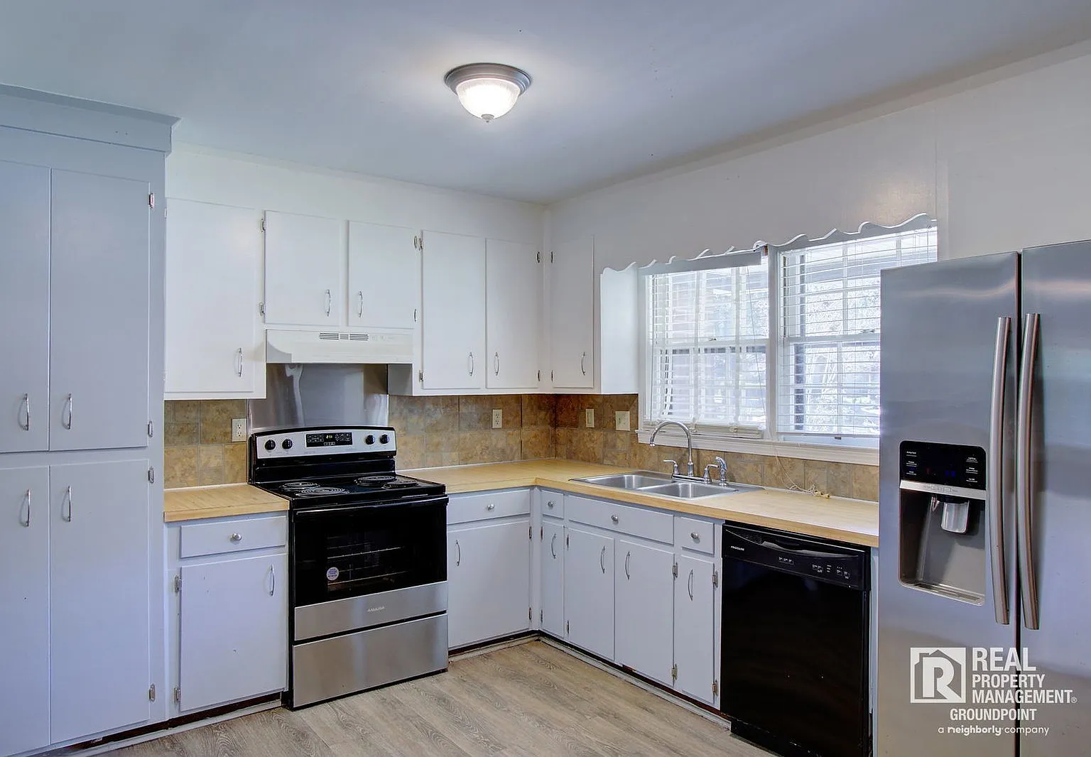 3 bed, 1.5 bath, 1344 sqft, $1,900 — Photo 3