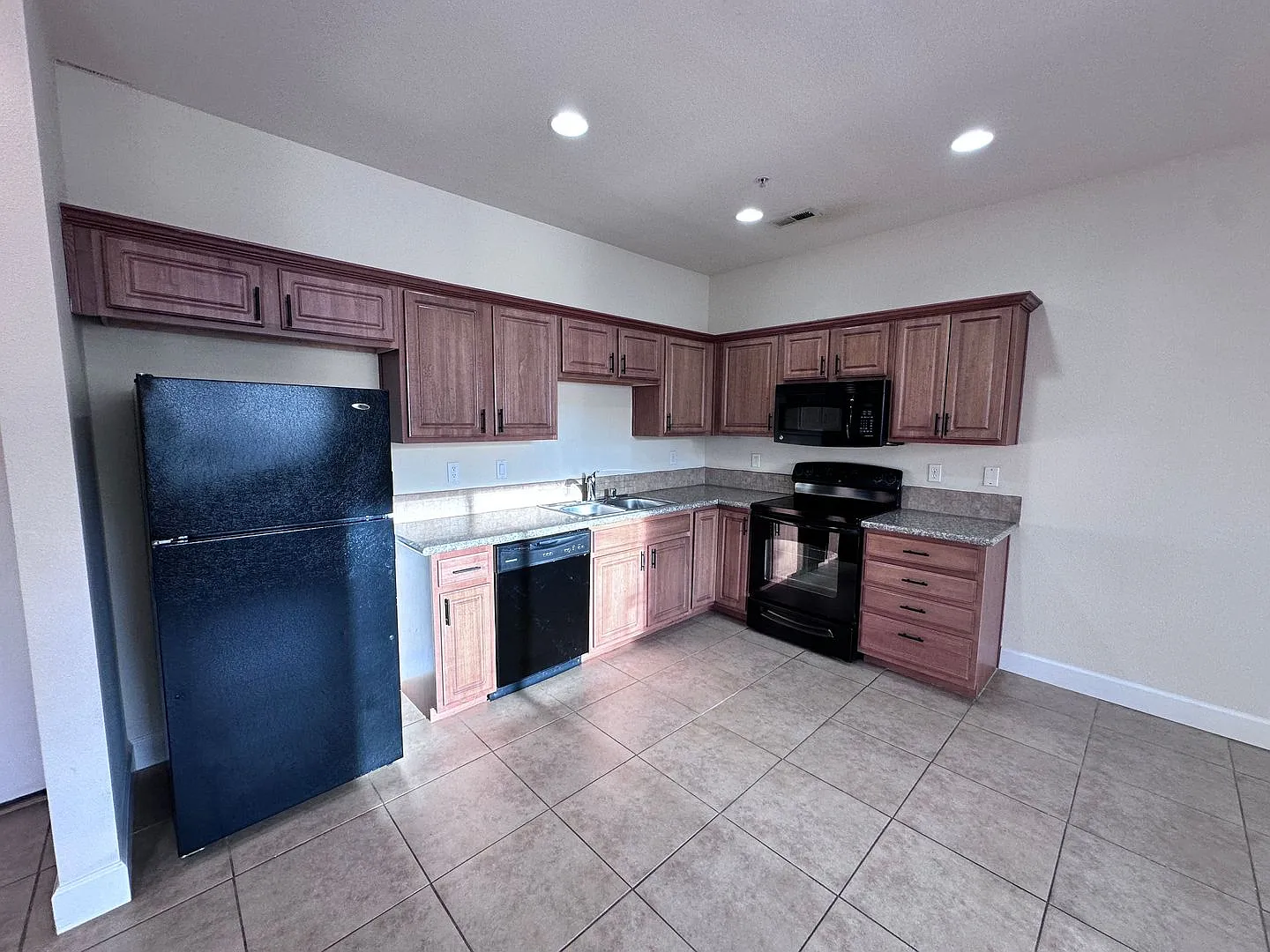 2 bed, 2.0 bath, 1100 sqft, $1,950 — Photo 1