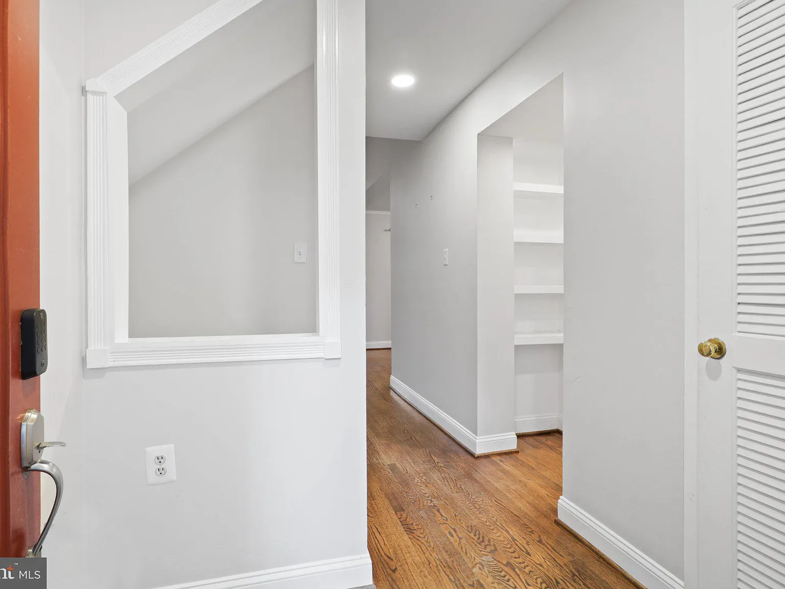 4 bed, 2.5 bath, 2518 sqft, $3,700 — Photo 4