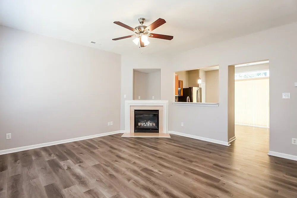 3 bed, 2.5 bath, 1682 sqft, $1,960 — Photo 4