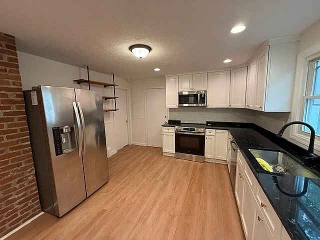 110 Dover Rd — Photo 2