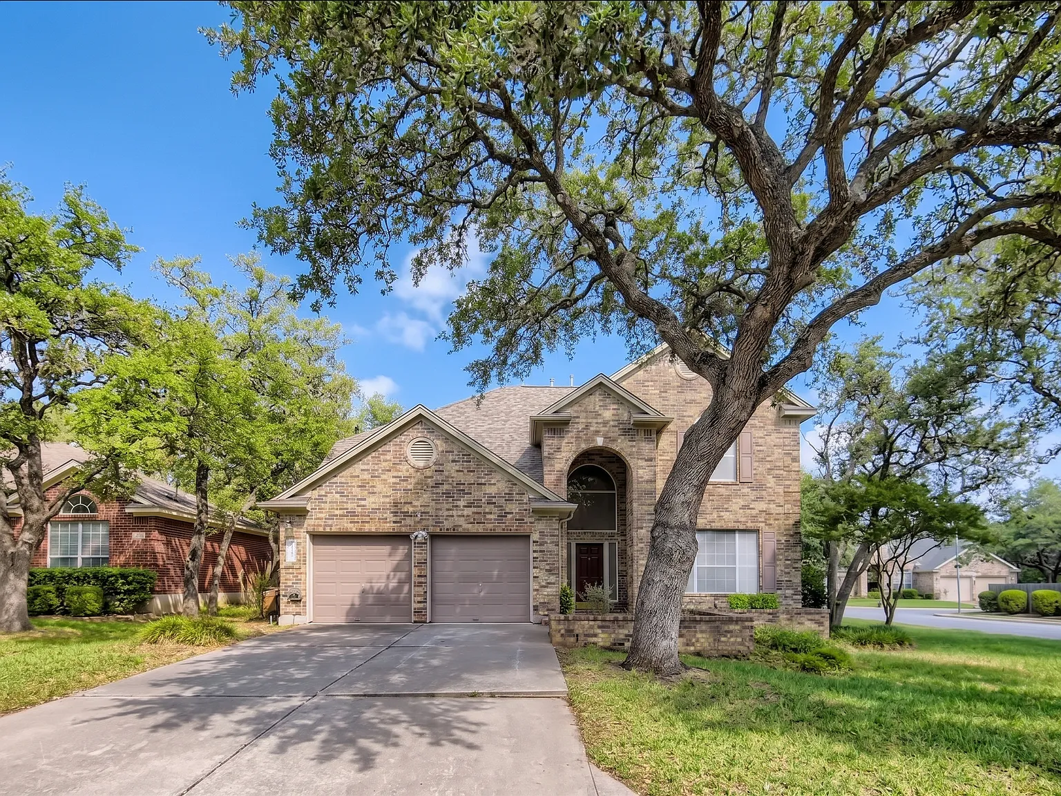 8300 Ganttcrest Dr — Photo 3