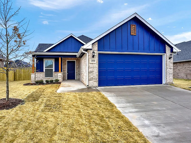 1304 Saratoga Dr — Photo 1