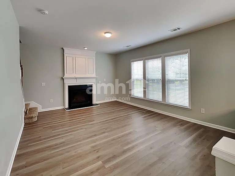 811 Greenwood Xing — Photo 6