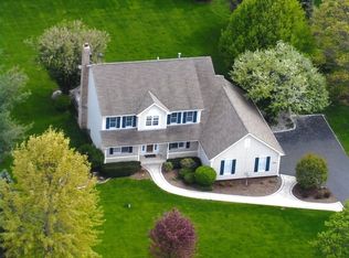 8507 Castleberry Dr, Woodstock, IL 60098