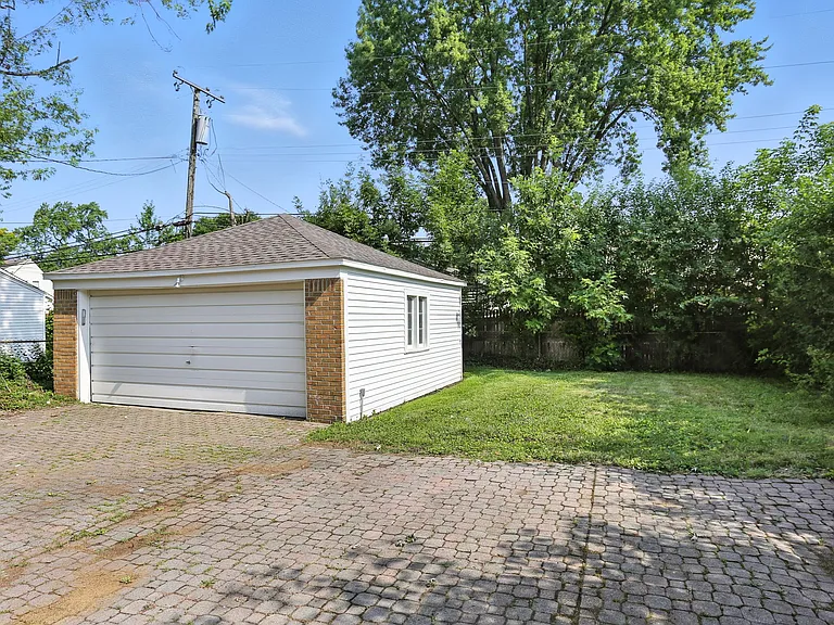 1808 W Twelve Mile Rd — Photo 19