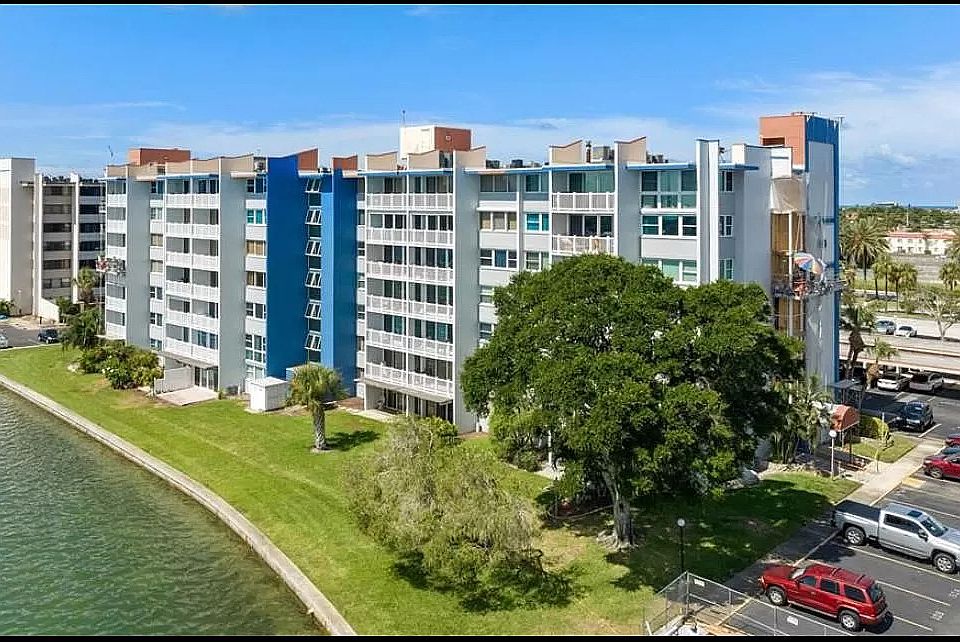 "The 500" (500 Treasure Island Cswy.)
